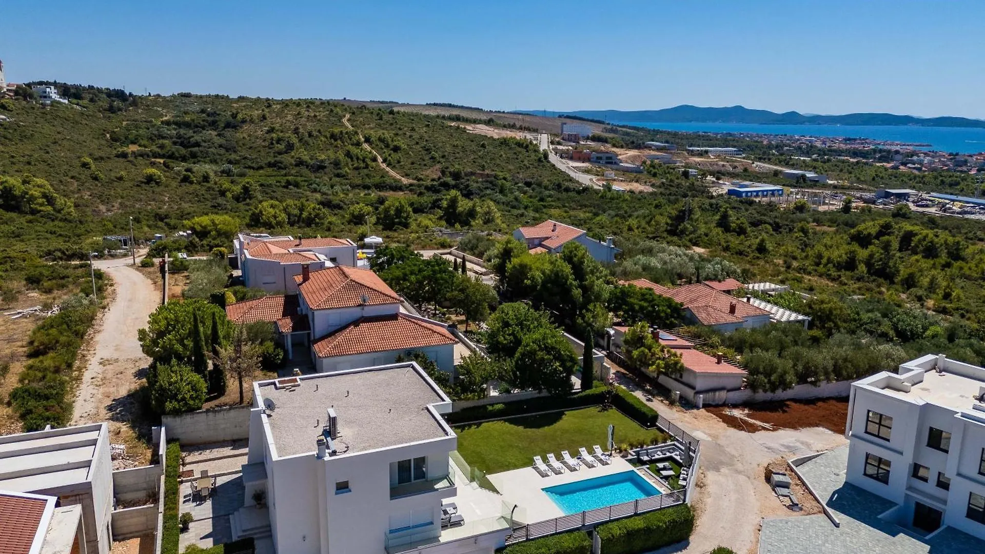 New Luxury Villa 