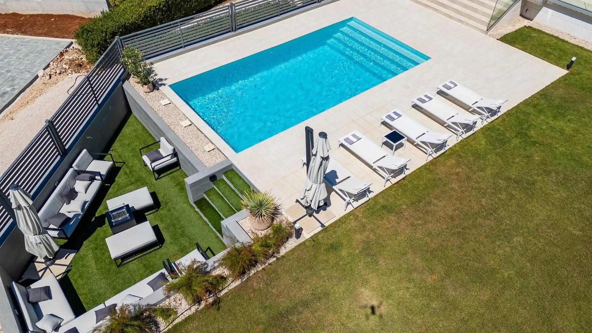 New Luxury Villa 