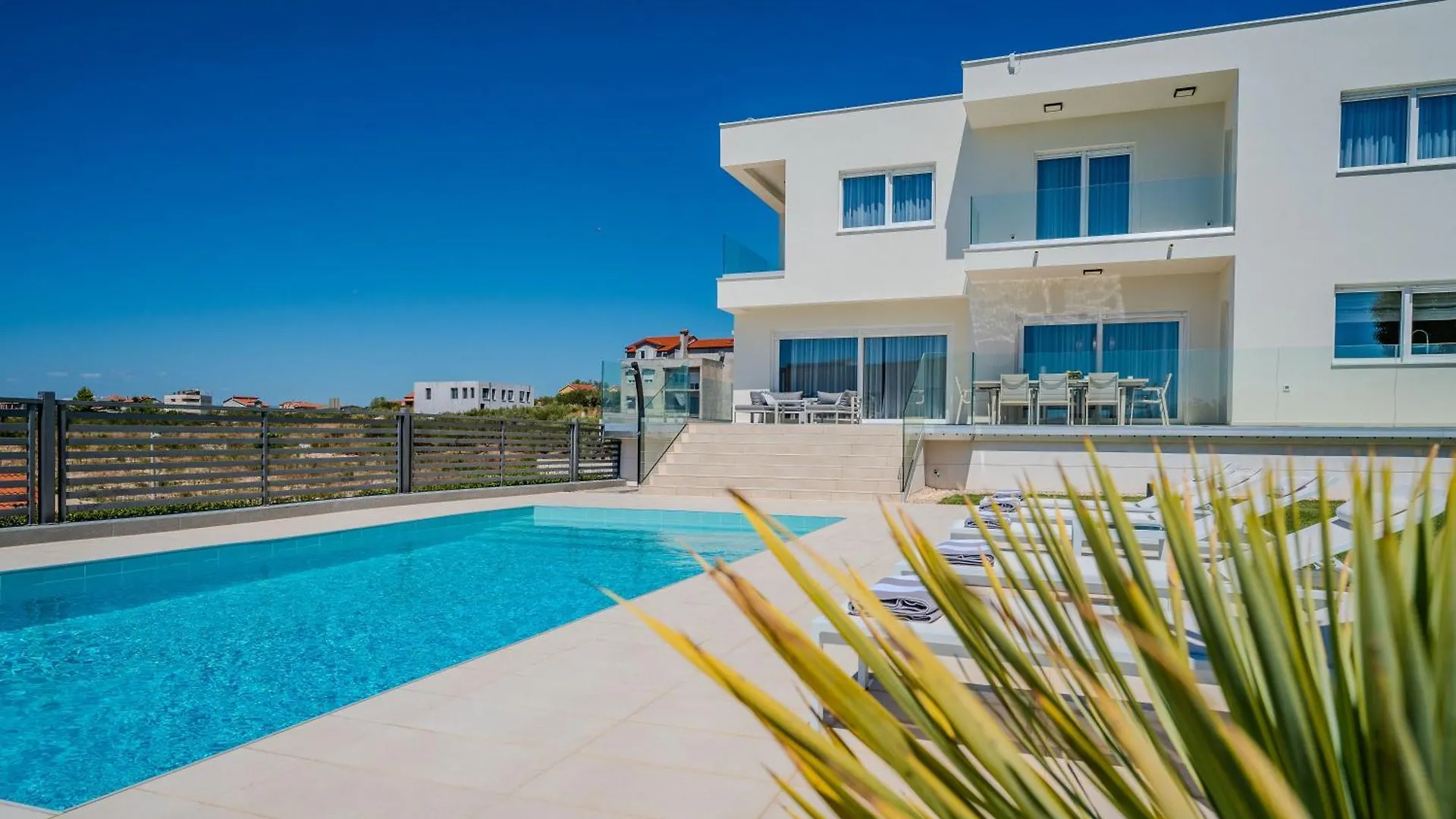 New Luxury Villa 