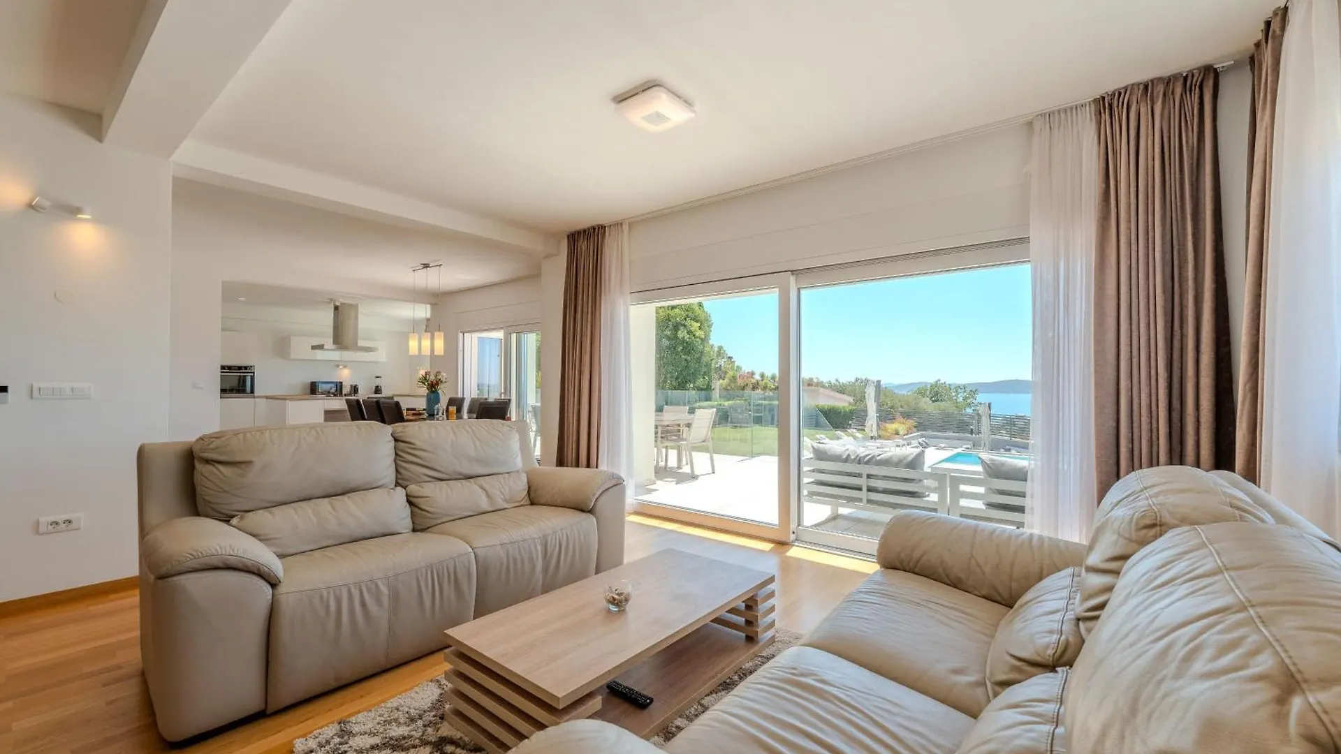 New Luxury Villa 