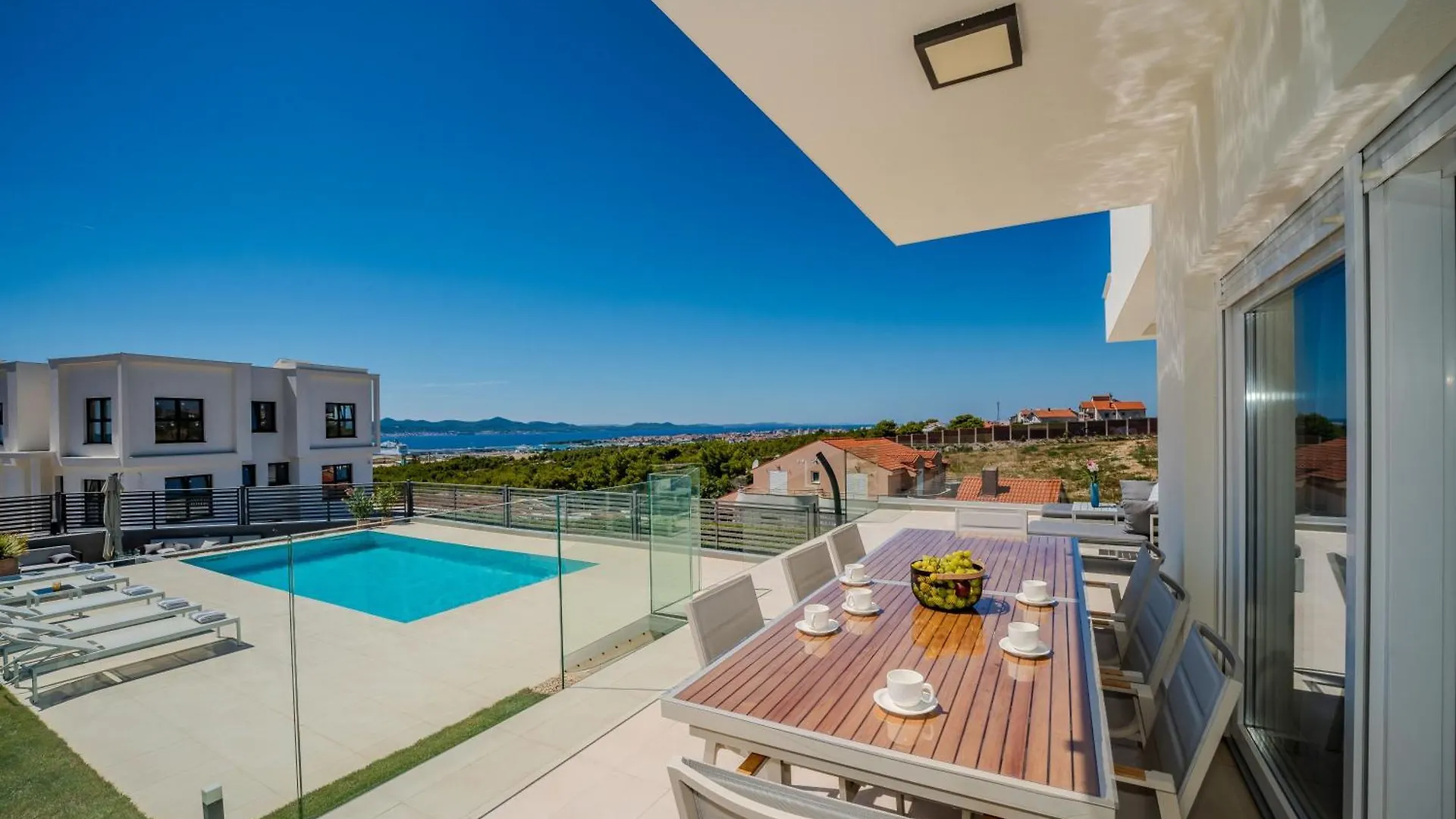 New Luxury Villa 